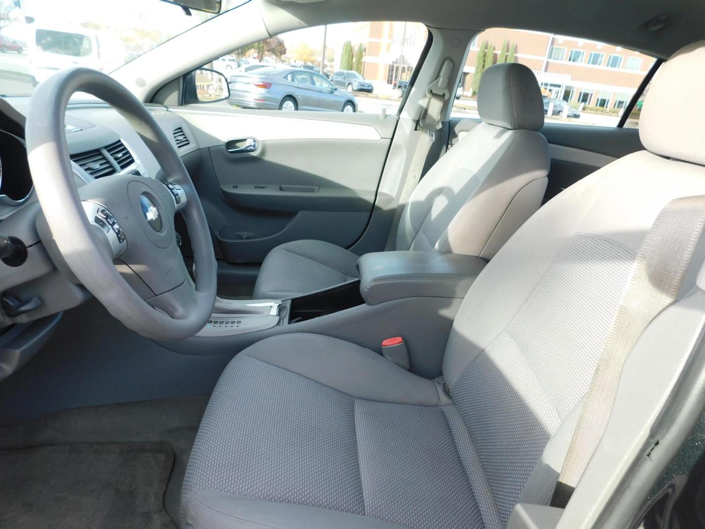 2008 BLACK Chevrolet Malibu LT1 (1G1ZH57B18F) with an 2.4L L4 DOHC 16V engine, 4-Speed Automatic Overdrive transmission, located at 2121 Burlington St, North Kansas City, MO, 64116, (816) 556-0707, 39.144707, -94.581978 - Photo#2