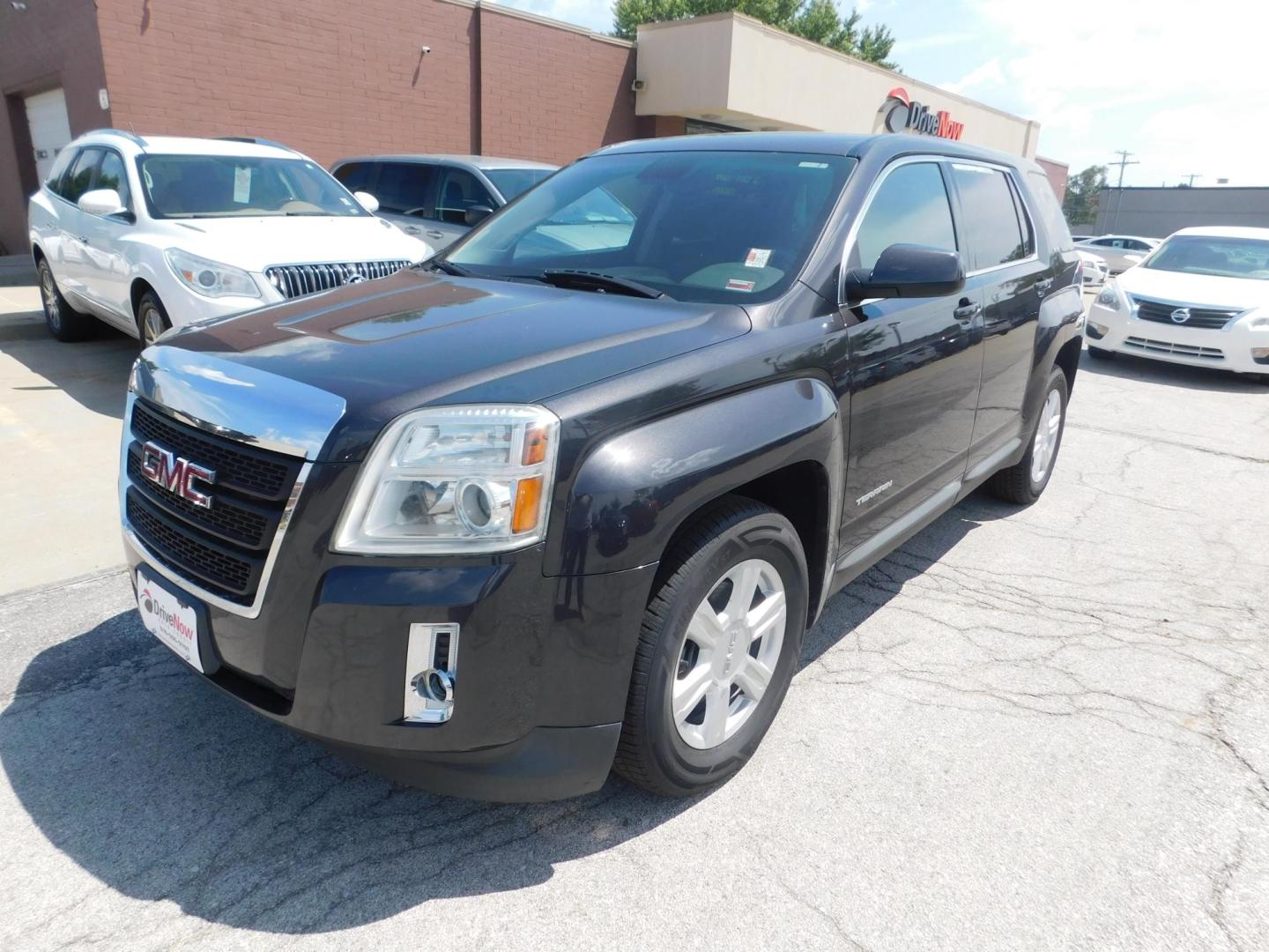 2014 GREY GMC Terrain SLE1 FWD (2GKALMEK4E6) with an 2.4L L4 DOHC 16V FFV engine, 6-Speed Automatic transmission, located at 2121 Burlington St, North Kansas City, MO, 64116, (816) 556-0707, 39.144707, -94.581978 - Photo#0