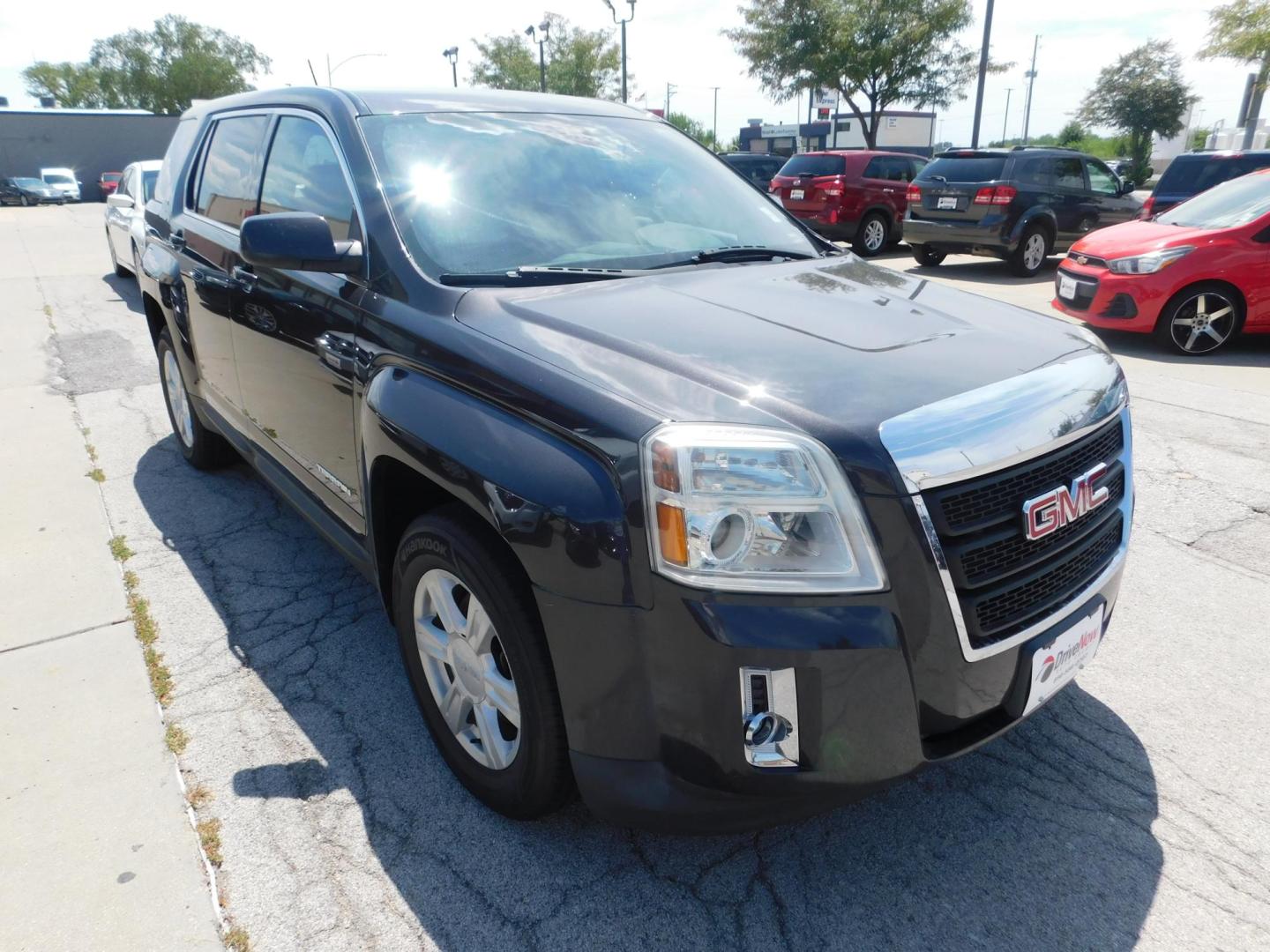 2014 GREY GMC Terrain SLE1 FWD (2GKALMEK4E6) with an 2.4L L4 DOHC 16V FFV engine, 6-Speed Automatic transmission, located at 2121 Burlington St, North Kansas City, MO, 64116, (816) 556-0707, 39.144707, -94.581978 - Photo#9