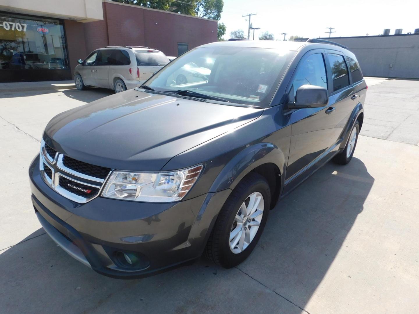 2017 GRAY Dodge Journey SXT (3C4PDCBB0HT) with an 2.4L L6 DOHC 16V engine, 4A transmission, located at 2121 Burlington St, North Kansas City, MO, 64116, (816) 556-0707, 39.144707, -94.581978 - Photo#0