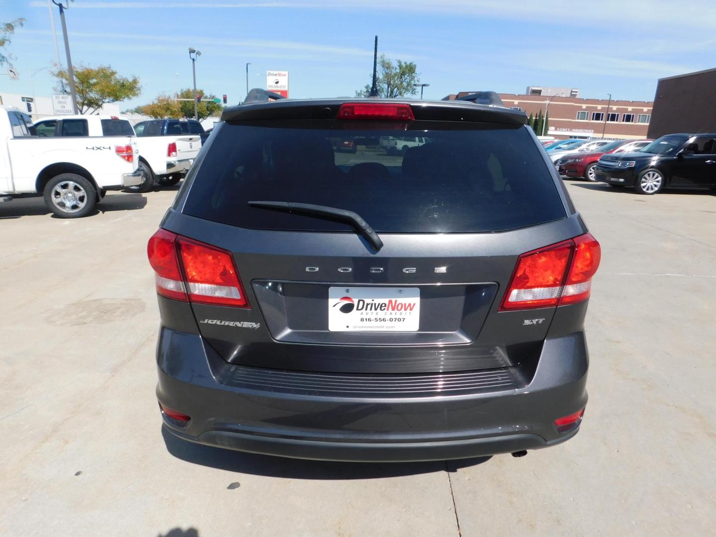 2017 GRAY Dodge Journey SXT (3C4PDCBB0HT) with an 2.4L L6 DOHC 16V engine, 4A transmission, located at 2121 Burlington St, North Kansas City, MO, 64116, (816) 556-0707, 39.144707, -94.581978 - Photo#8