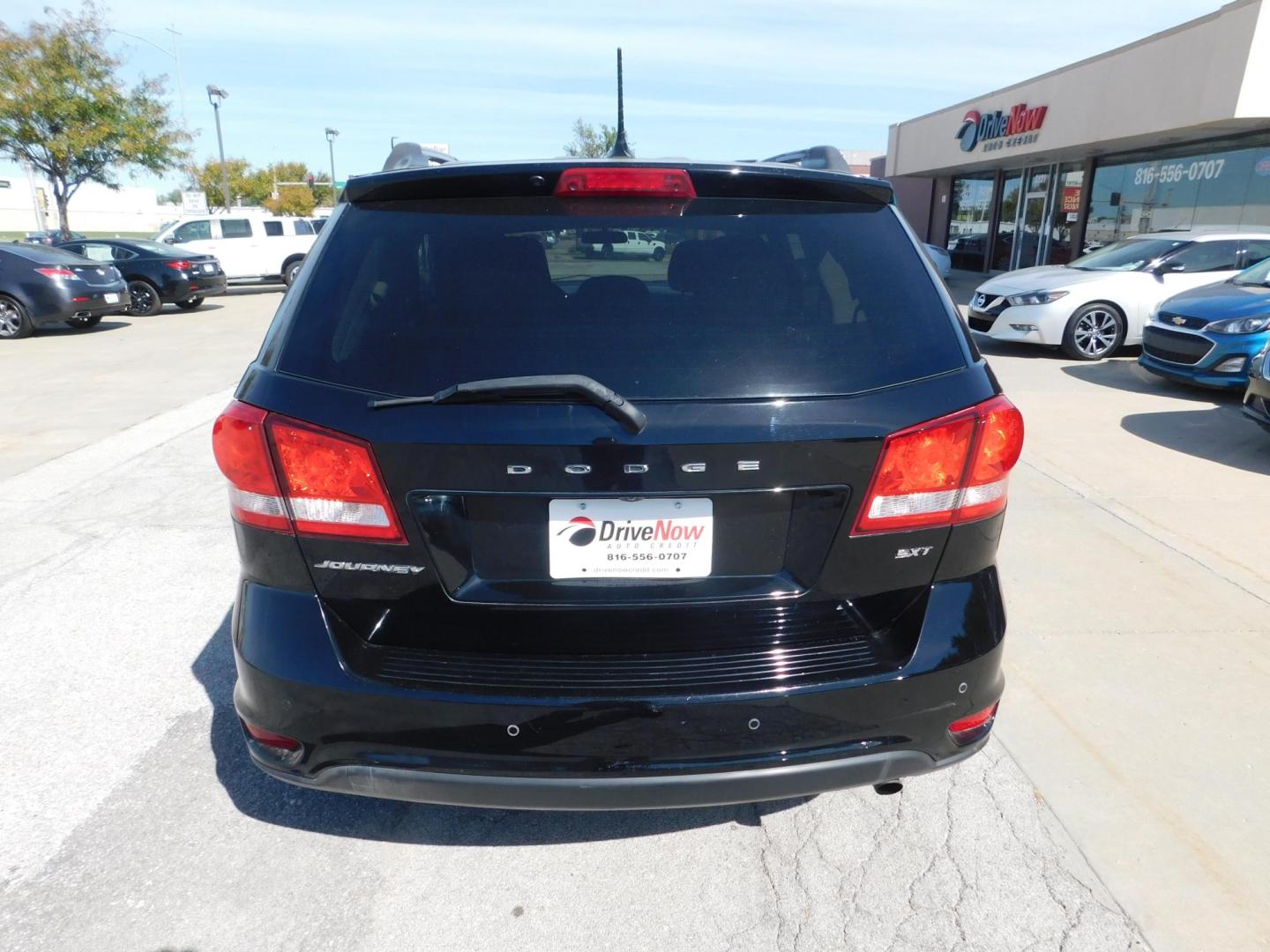 2017 BLACK Dodge Journey SXT (3C4PDCBB1HT) with an 2.4L L6 DOHC 16V engine, 4A transmission, located at 2121 Burlington St, North Kansas City, MO, 64116, (816) 556-0707, 39.144707, -94.581978 - Photo#8