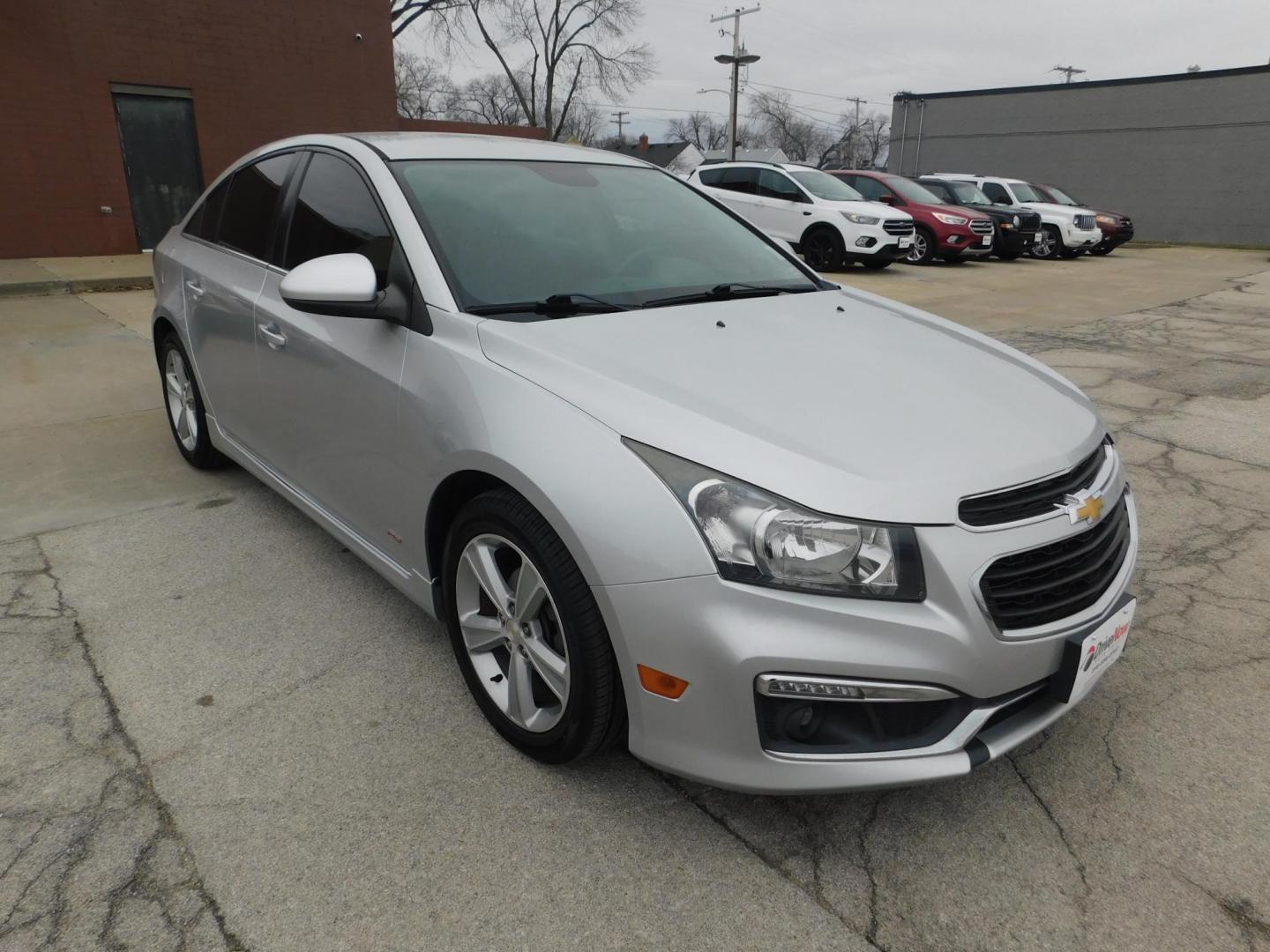 2015 SILVER Chevrolet Cruze 2LT Auto (1G1PE5SB7F7) with an 1.4L L4 DOHC 16V TURBO engine, 6-Speed Automatic transmission, located at 2121 Burlington St, North Kansas City, MO, 64116, (816) 556-0707, 39.144707, -94.581978 - Photo#8