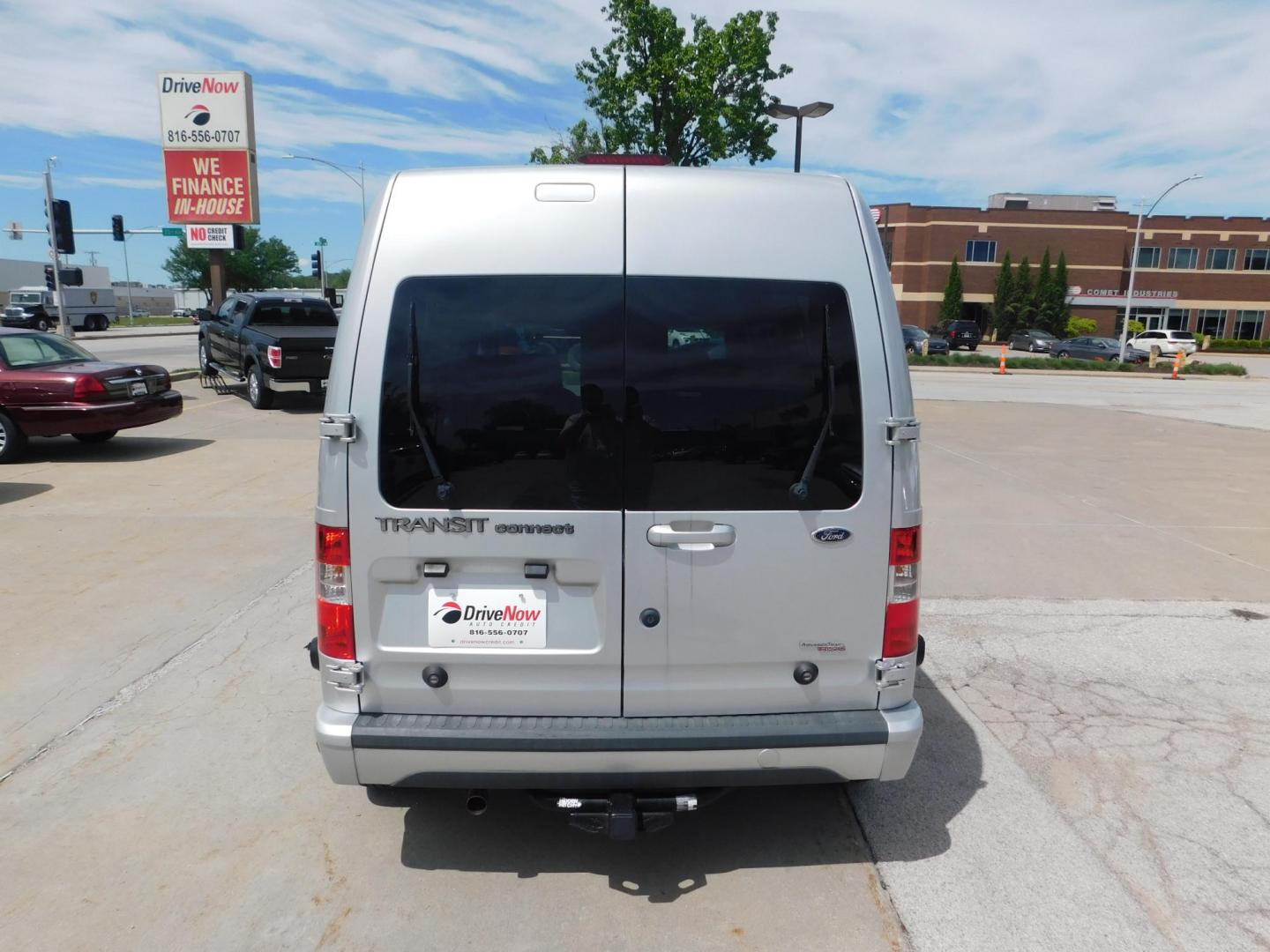 2012 SIVER Ford Transit Connect XLT Wagon (NM0KS9BN1CT) with an 2.0L L4 DOHC 16V engine, 4-Speed Automatic transmission, located at 2121 Burlington St, North Kansas City, MO, 64116, (816) 556-0707, 39.144707, -94.581978 - Photo#7