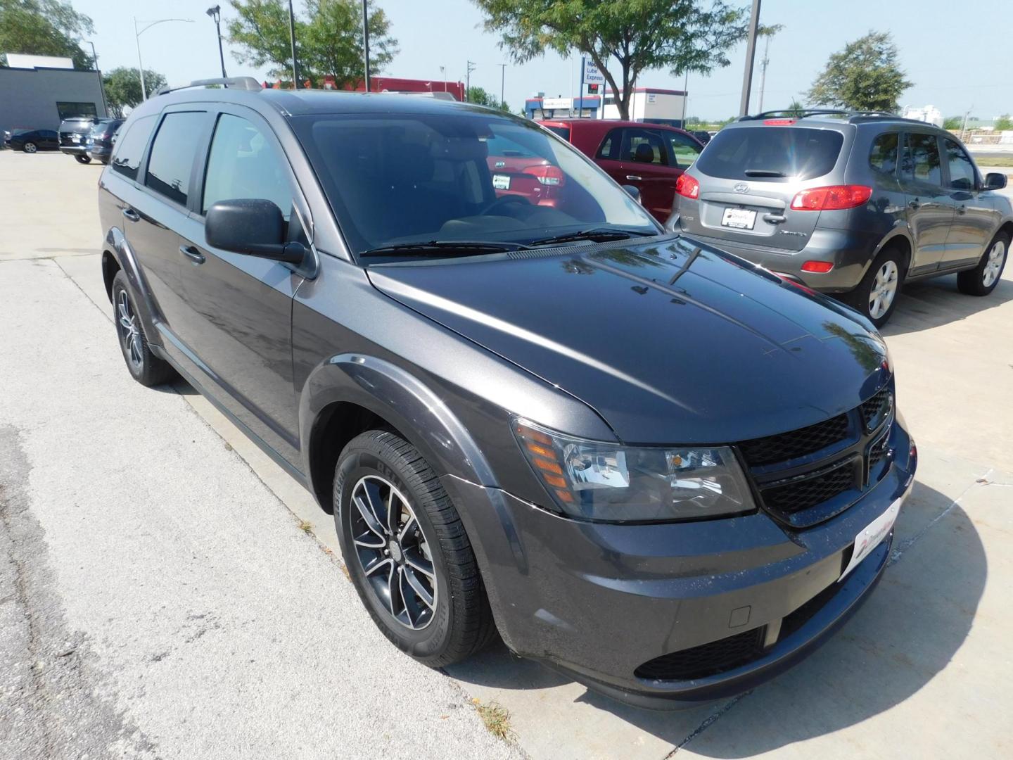 2017 GRAY Dodge Journey SE (3C4PDCAB2HT) with an 2.4L L4 DOHC 16V engine, 4A transmission, located at 2121 Burlington St, North Kansas City, MO, 64116, (816) 556-0707, 39.144707, -94.581978 - Photo#9