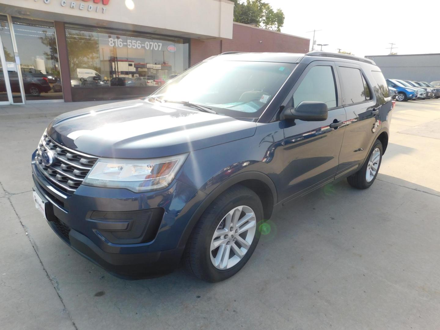 2016 BLUE Ford Explorer Base 4WD (1FM5K8B85GG) with an 3.5L V6 DOHC 24V engine, 6-Speed Automatic transmission, located at 2121 Burlington St, North Kansas City, MO, 64116, (816) 556-0707, 39.144707, -94.581978 - Photo#0