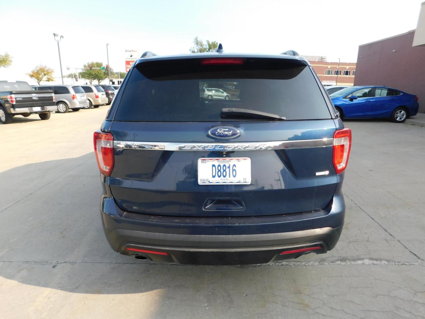 2016 BLUE Ford Explorer Base 4WD (1FM5K8B85GG) with an 3.5L V6 DOHC 24V engine, 6-Speed Automatic transmission, located at 2121 Burlington St, North Kansas City, MO, 64116, (816) 556-0707, 39.144707, -94.581978 - Photo#9