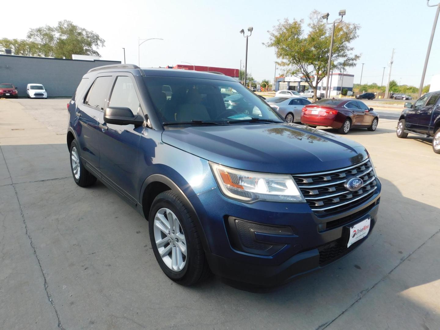 2016 BLUE Ford Explorer Base 4WD (1FM5K8B85GG) with an 3.5L V6 DOHC 24V engine, 6-Speed Automatic transmission, located at 2121 Burlington St, North Kansas City, MO, 64116, (816) 556-0707, 39.144707, -94.581978 - Photo#10