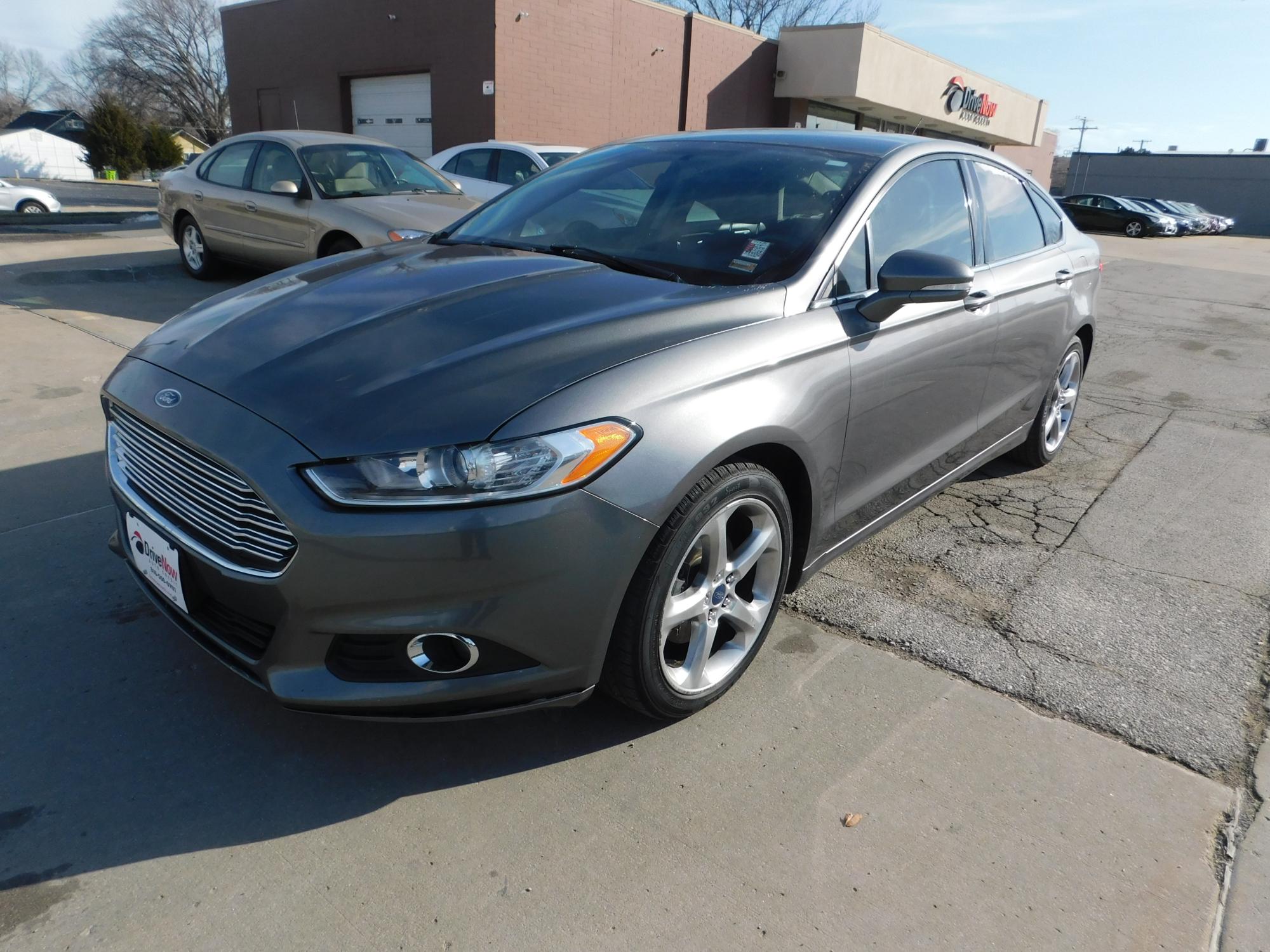 photo of 2013 Ford Fusion SEDAN 4-DR