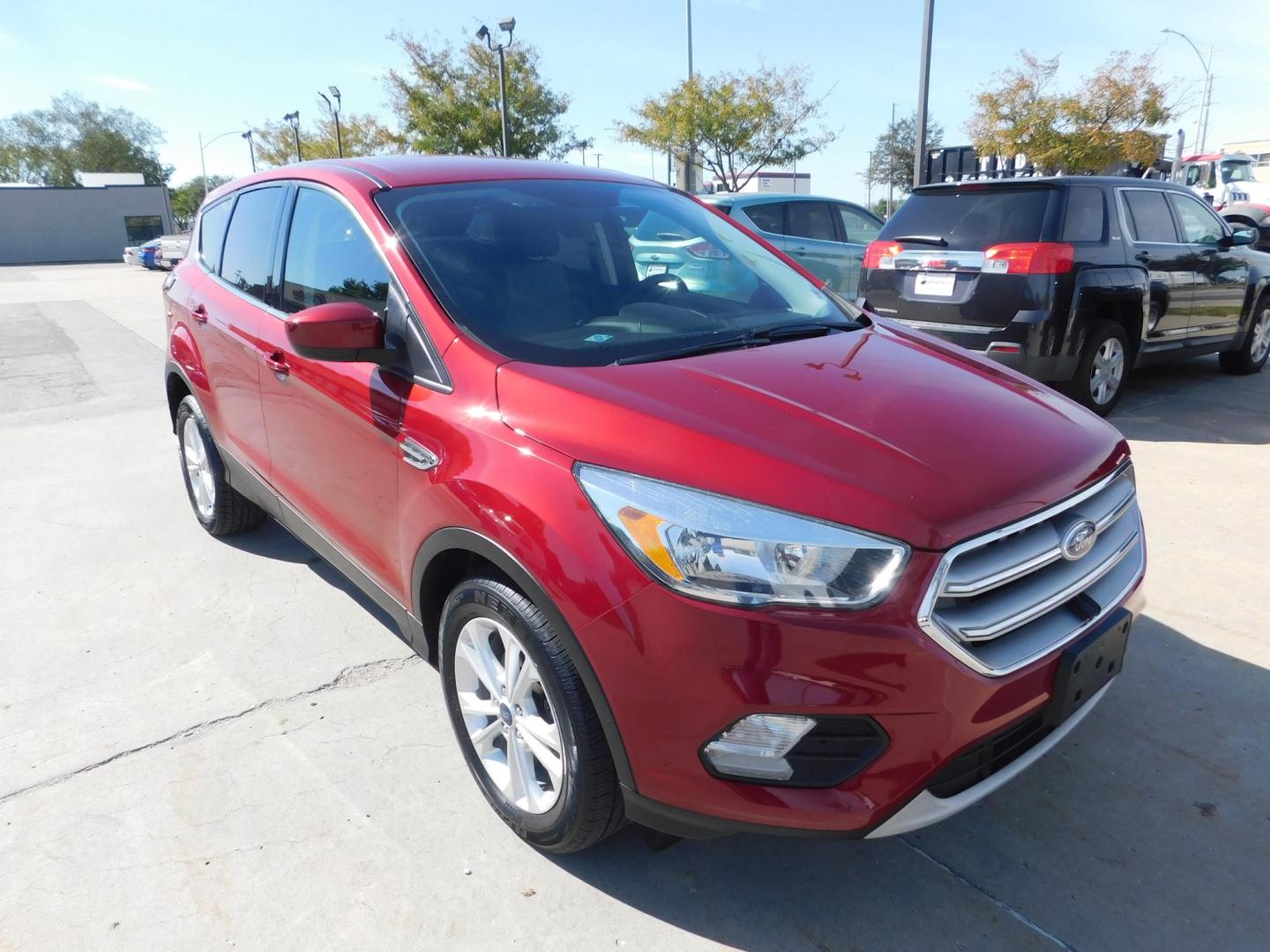 2017 RED Ford Escape SE FWD (1FMCU0GD4HU) with an 1.5L L4 DOHC 16V engine, 6A transmission, located at 2121 Burlington St, North Kansas City, MO, 64116, (816) 556-0707, 39.144707, -94.581978 - Photo#9