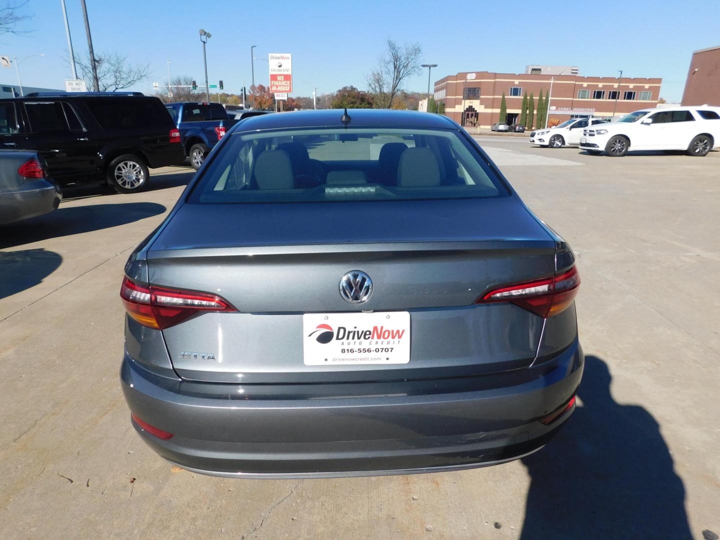 2019 GRAY Volkswagen Jetta 1.4T SE 8A (3VWC57BU0KM) with an 1.4L L4 DOHC 20V engine, 8A transmission, located at 2121 Burlington St, North Kansas City, MO, 64116, (816) 556-0707, 39.144707, -94.581978 - Photo#8