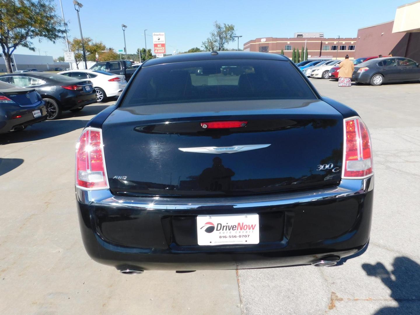 2013 BLACK Chrysler 300 C AWD (2C3CCAKG9DH) with an 3.6L V6 SOHC 24V engine, 5-Speed Automatic transmission, located at 2121 Burlington St, North Kansas City, MO, 64116, (816) 556-0707, 39.144707, -94.581978 - Photo#9