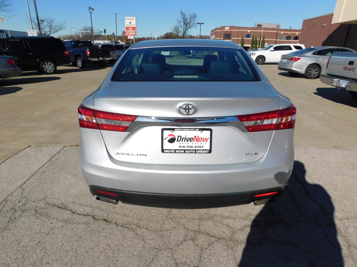 2013 SILVER Toyota Avalon XLE (4T1BK1EB1DU) with an 3.5L V6 DOHC 24V engine, 6-Speed Automatic transmission, located at 2121 Burlington St, North Kansas City, MO, 64116, (816) 556-0707, 39.144707, -94.581978 - Photo#7