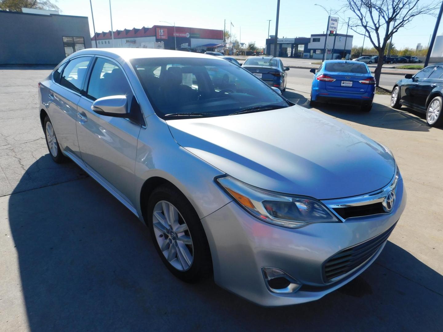 2013 SILVER Toyota Avalon XLE (4T1BK1EB1DU) with an 3.5L V6 DOHC 24V engine, 6-Speed Automatic transmission, located at 2121 Burlington St, North Kansas City, MO, 64116, (816) 556-0707, 39.144707, -94.581978 - Photo#8