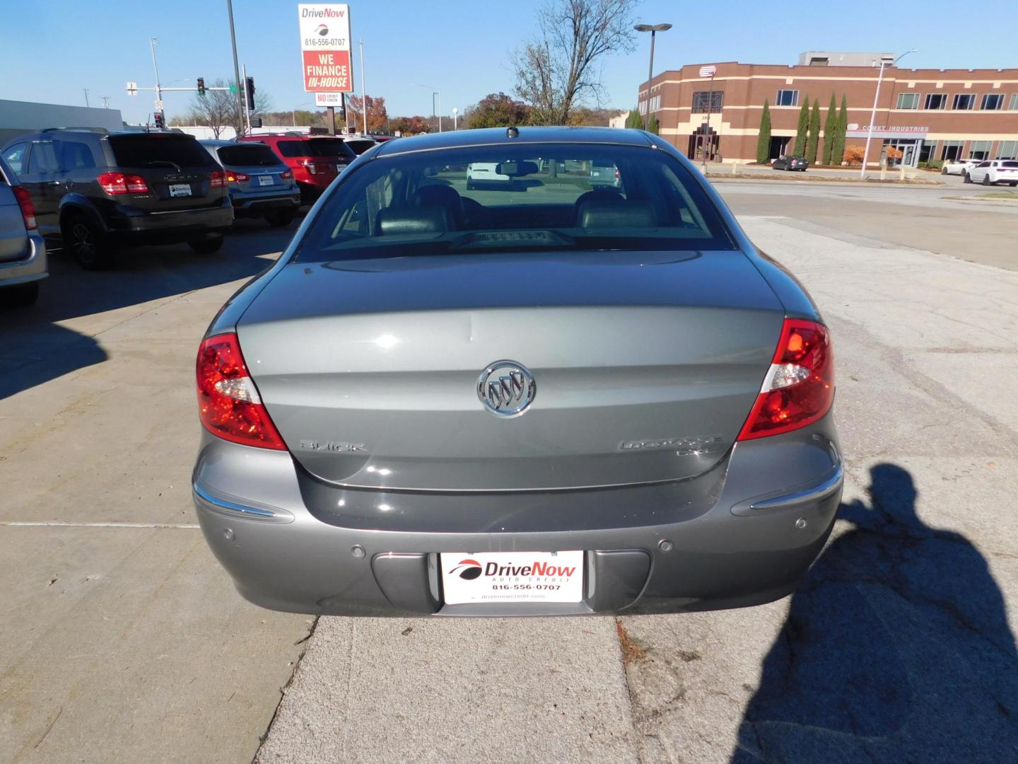 2009 GRAY Buick LaCrosse CXL (2G4WD582291) with an 3.8L V6 OHV 12V engine, 4-Speed Automatic transmission, located at 2121 Burlington St, North Kansas City, MO, 64116, (816) 556-0707, 39.144707, -94.581978 - Photo#8