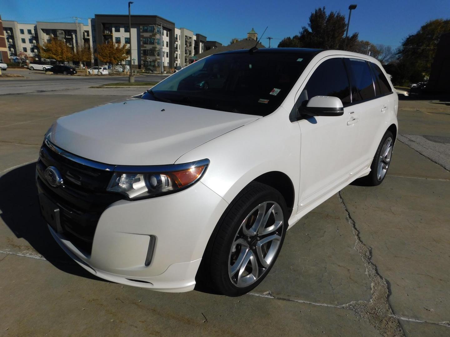 2013 WHITE Ford Edge Sport AWD (2FMDK4AK6DB) with an 3.7L V6 DOHC 24V engine, 6-Speed Automatic transmission, located at 2121 Burlington St, North Kansas City, MO, 64116, (816) 556-0707, 39.144707, -94.581978 - Photo#0