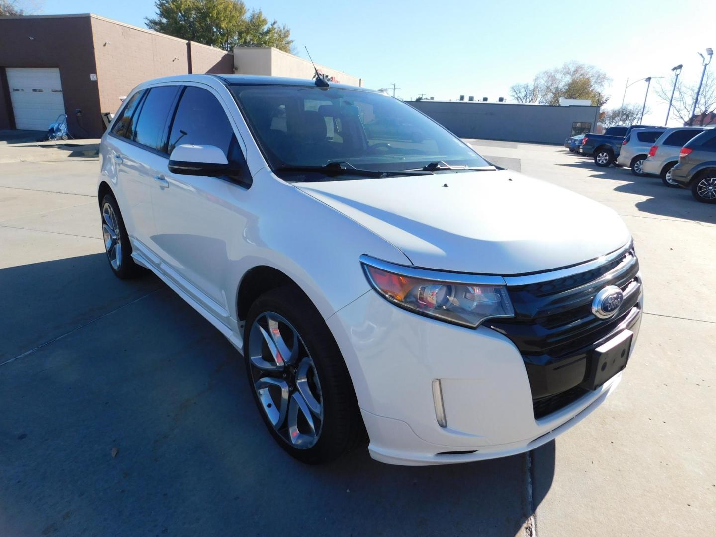 2013 WHITE Ford Edge Sport AWD (2FMDK4AK6DB) with an 3.7L V6 DOHC 24V engine, 6-Speed Automatic transmission, located at 2121 Burlington St, North Kansas City, MO, 64116, (816) 556-0707, 39.144707, -94.581978 - Photo#12