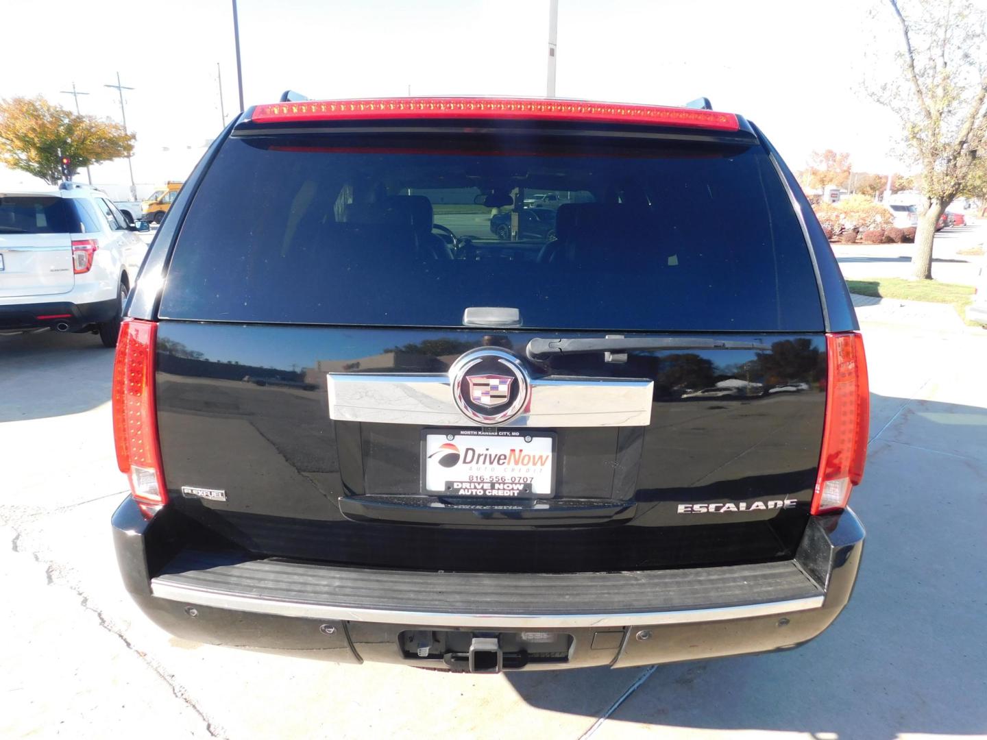 2009 BLACK Cadillac Escalade AWD (1GYFK23229R) with an 6.2L V8 OHV 16V FFV engine, 6-Speed Automatic transmission, located at 2121 Burlington St, North Kansas City, MO, 64116, (816) 556-0707, 39.144707, -94.581978 - Photo#10