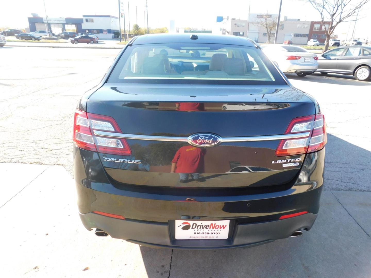 2015 BLACK Ford Taurus Limited AWD (1FAHP2J89FG) with an 3.5L V6 DOHC 24V engine, 6A transmission, located at 2121 Burlington St, North Kansas City, MO, 64116, (816) 556-0707, 39.144707, -94.581978 - Photo#8