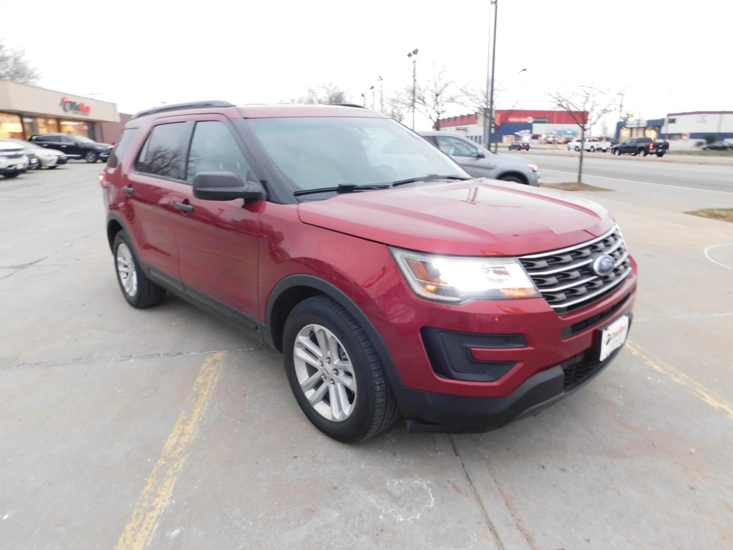 2016 RED Ford Explorer Base FWD (1FM5K7B86GG) with an 3.5L V6 DOHC 24V engine, 6A transmission, located at 2121 Burlington St, North Kansas City, MO, 64116, (816) 556-0707, 39.144707, -94.581978 - Photo#10