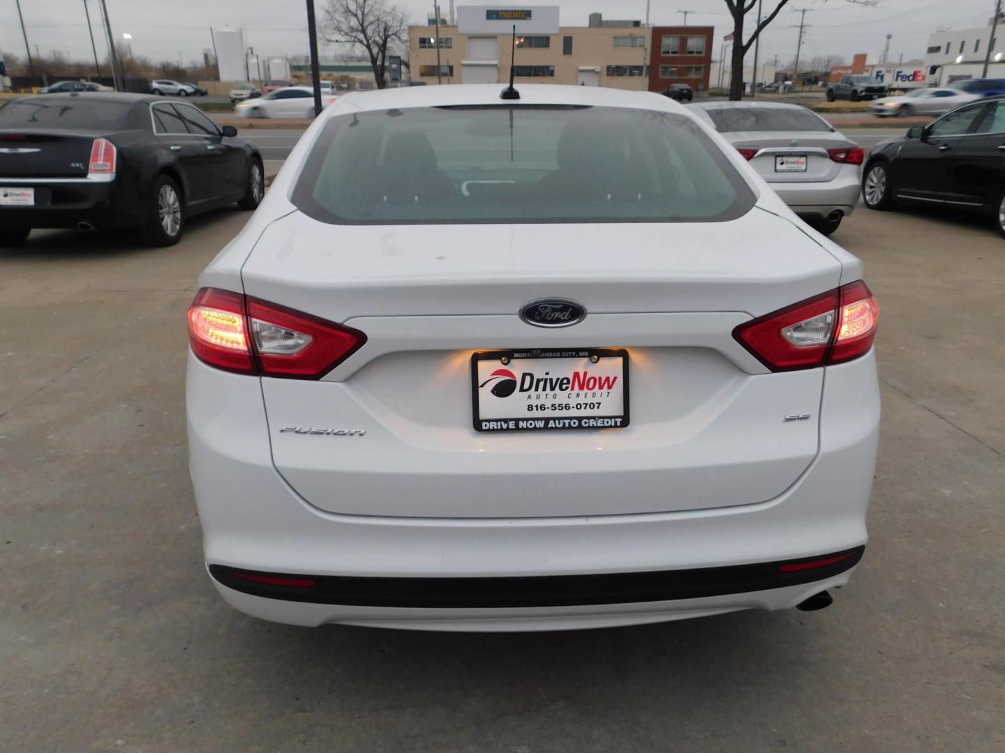 2015 WHITE Ford Fusion SE (3FA6P0H74FR) with an 2.5L L4 DOHC 16V engine, located at 2121 Burlington St, North Kansas City, MO, 64116, (816) 556-0707, 39.144707, -94.581978 - Photo#8