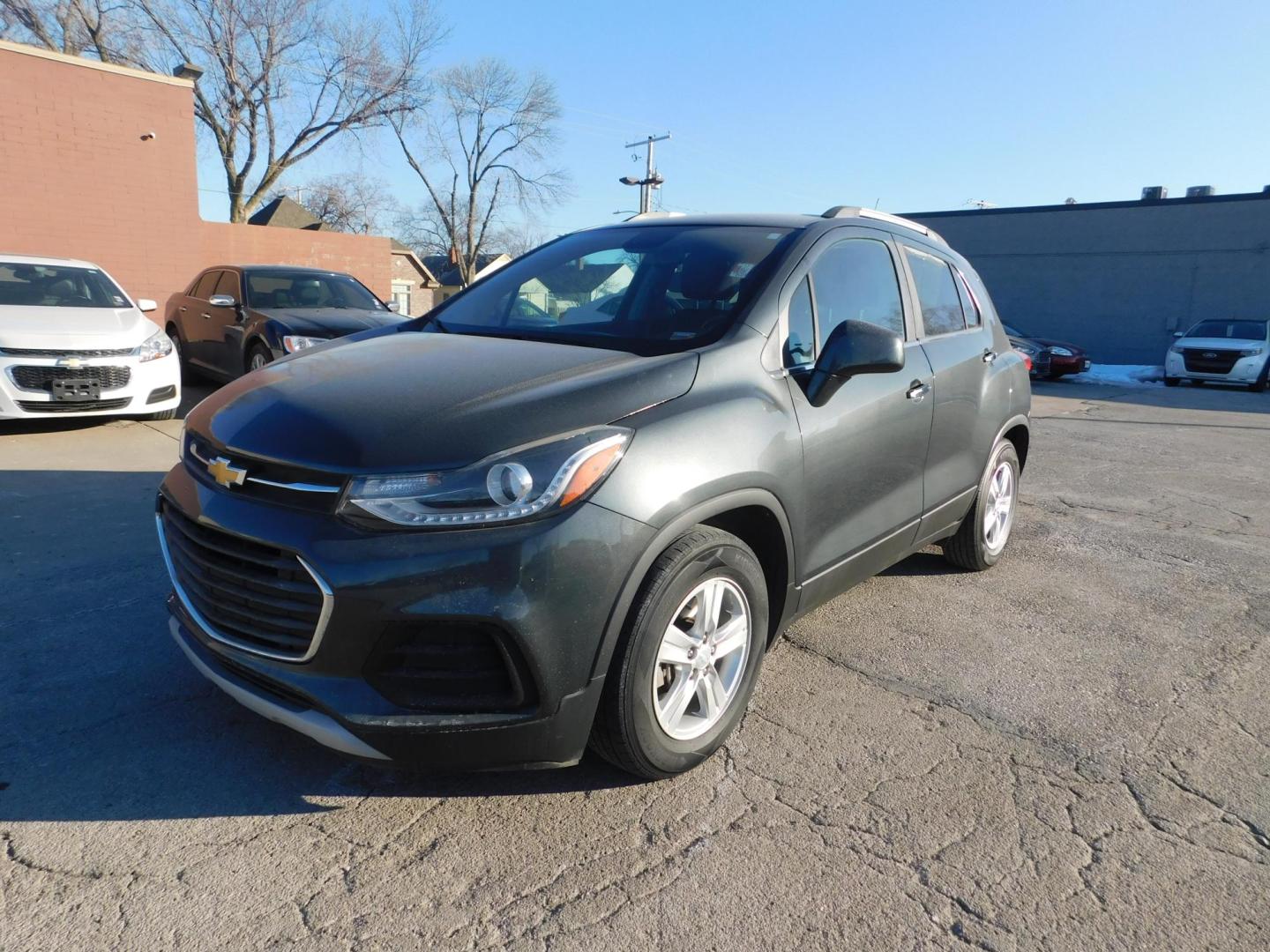 2019 GRAY Chevrolet Trax LT FWD (3GNCJLSB5KL) with an 1.4L L4 DOHC 16V engine, 6A transmission, located at 2121 Burlington St, North Kansas City, MO, 64116, (816) 556-0707, 39.144707, -94.581978 - Photo#0