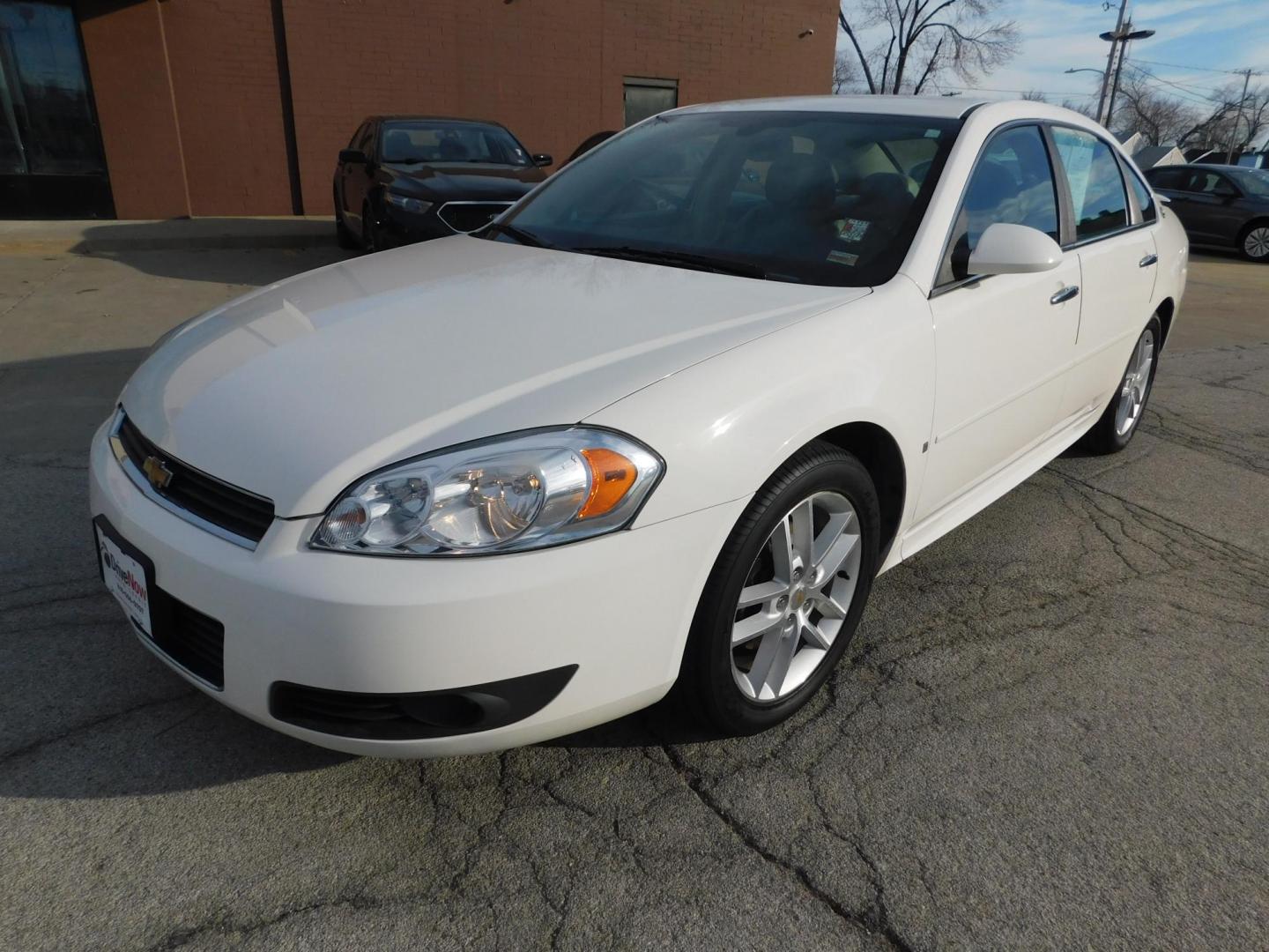 2009 WHITE Chevrolet Impala LTZ (2G1WU57M991) , 4-Speed Automatic Overdrive transmission, located at 2121 Burlington St, North Kansas City, MO, 64116, (816) 556-0707, 39.144707, -94.581978 - Photo#0