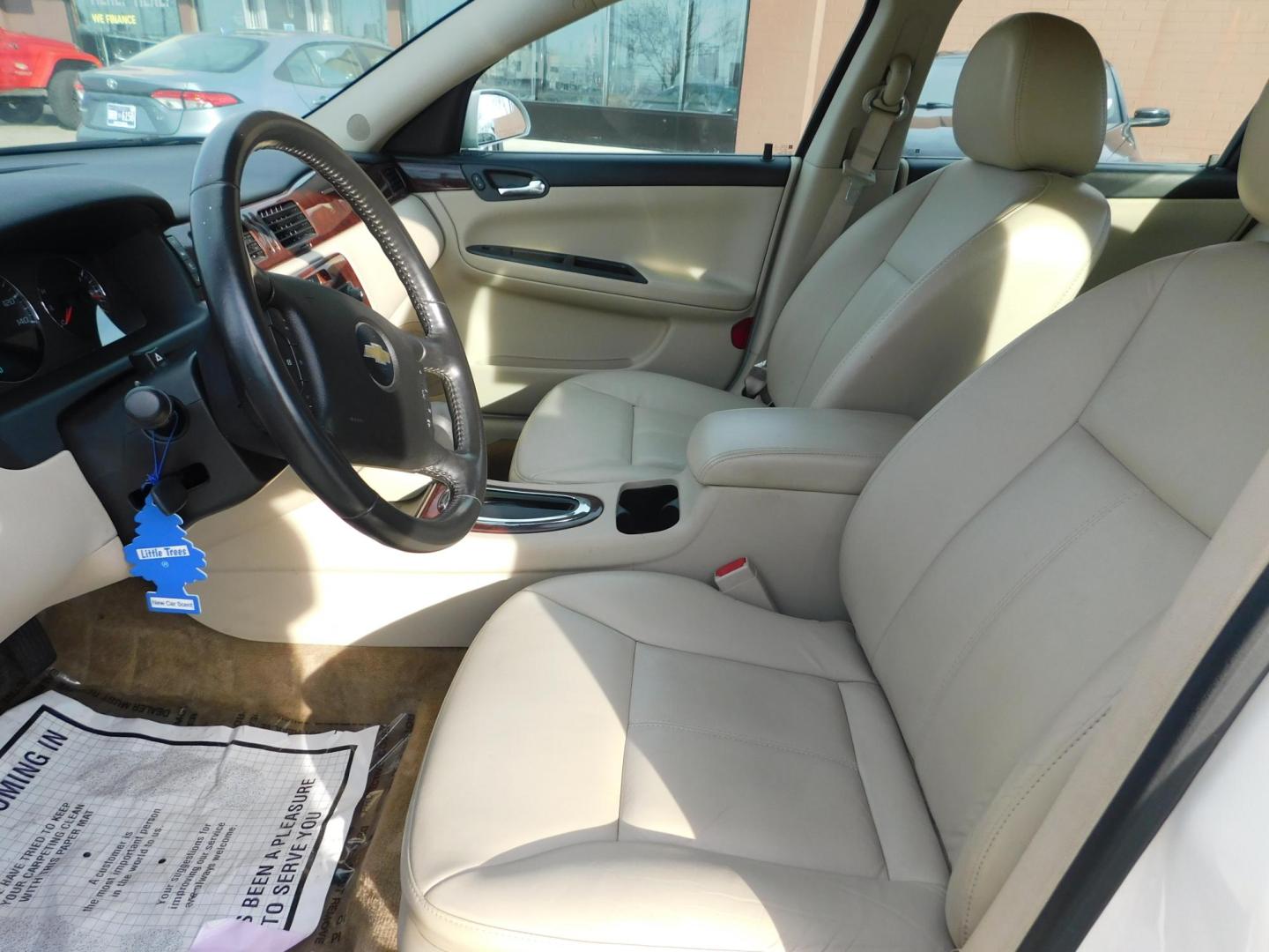 2009 WHITE Chevrolet Impala LTZ (2G1WU57M991) , 4-Speed Automatic Overdrive transmission, located at 2121 Burlington St, North Kansas City, MO, 64116, (816) 556-0707, 39.144707, -94.581978 - Photo#2