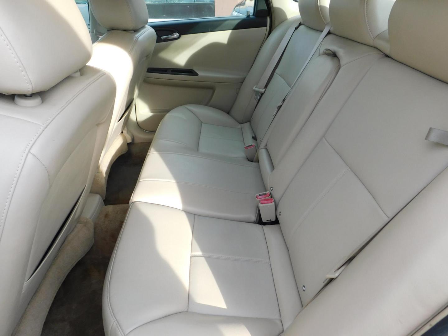 2009 WHITE Chevrolet Impala LTZ (2G1WU57M991) , 4-Speed Automatic Overdrive transmission, located at 2121 Burlington St, North Kansas City, MO, 64116, (816) 556-0707, 39.144707, -94.581978 - Photo#5