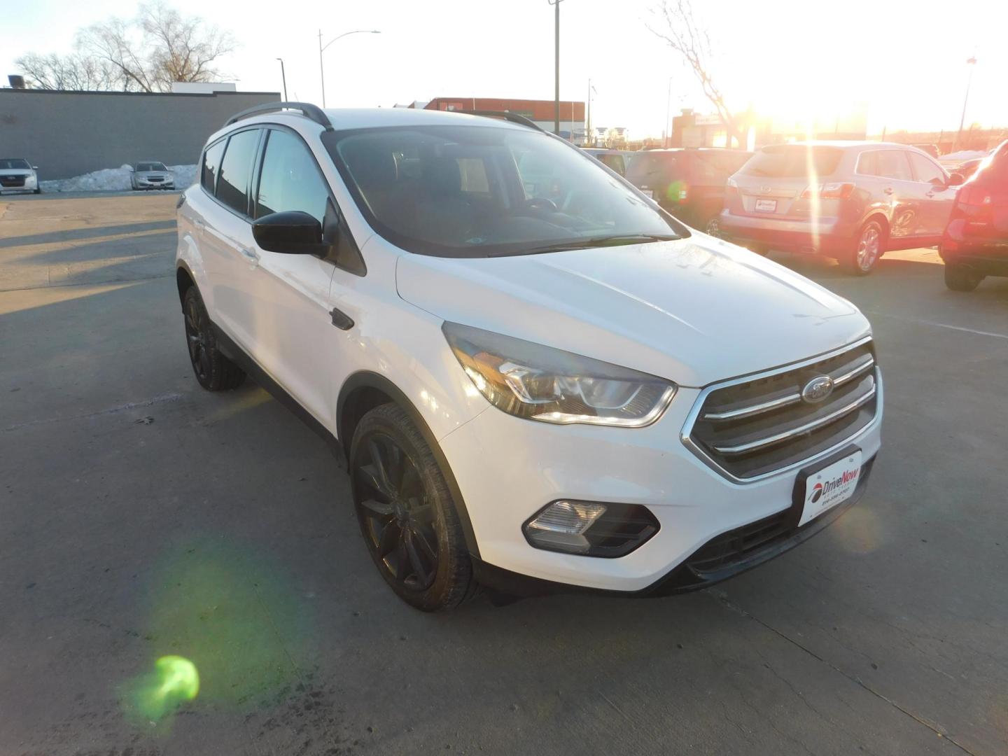 2017 WHITE Ford Escape SE 4WD (1FMCU9G96HU) with an 2.0L L4 DOHC 16V engine, 6A transmission, located at 2121 Burlington St, North Kansas City, MO, 64116, (816) 556-0707, 39.144707, -94.581978 - Photo#9