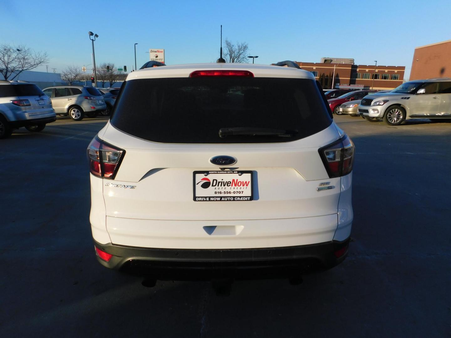 2017 WHITE Ford Escape SE 4WD (1FMCU9G96HU) with an 2.0L L4 DOHC 16V engine, 6A transmission, located at 2121 Burlington St, North Kansas City, MO, 64116, (816) 556-0707, 39.144707, -94.581978 - Photo#8