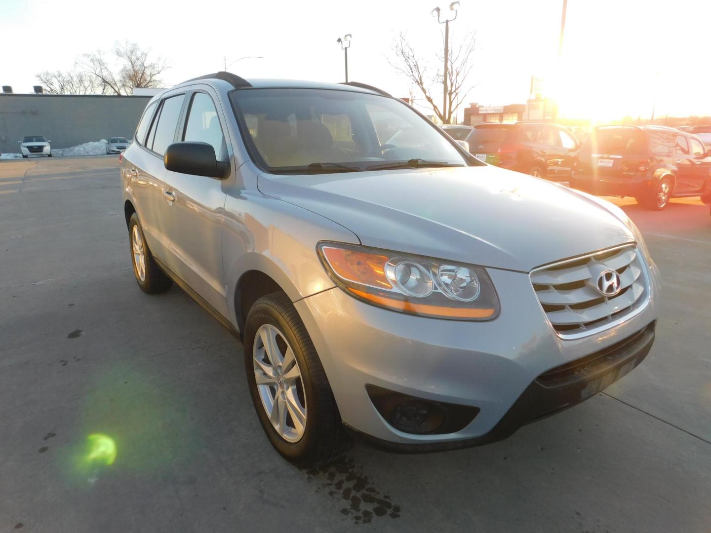 2010 SILVER Hyundai Santa Fe GLS 2.4 FWD (5NMSG3ABXAH) with an 2.4L L4 DOHC 16V engine, 6-Speed Automatic transmission, located at 2121 Burlington St, North Kansas City, MO, 64116, (816) 556-0707, 39.144707, -94.581978 - Photo#8