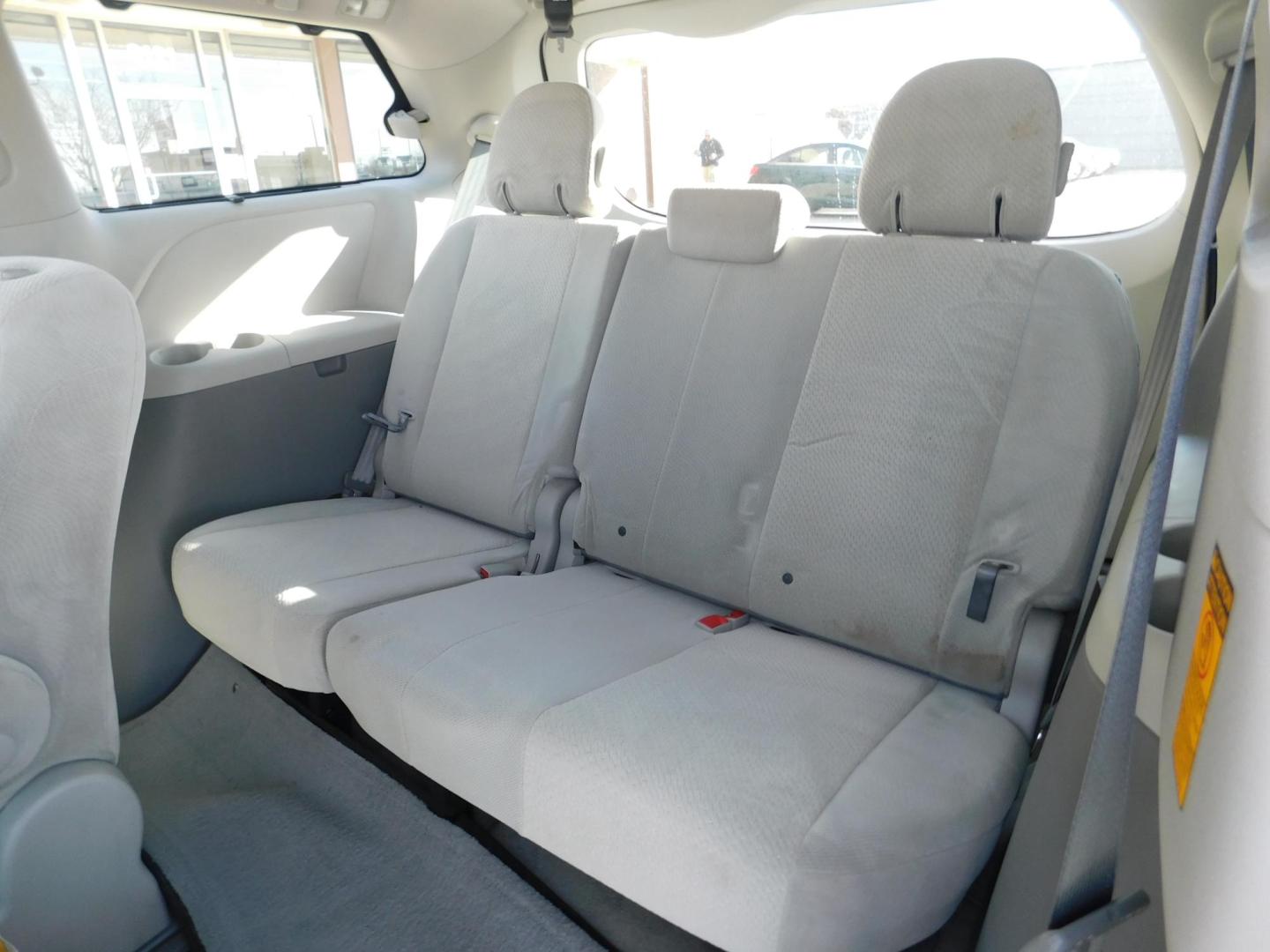 2014 WHITE Toyota Sienna LE FWD 8-Passenger V6 (5TDKK3DC4ES) with an 3.5L V6 EFI DOHC 24V engine, 5-Speed Automatic transmission, located at 2121 Burlington St, North Kansas City, MO, 64116, (816) 556-0707, 39.144707, -94.581978 - Photo#7