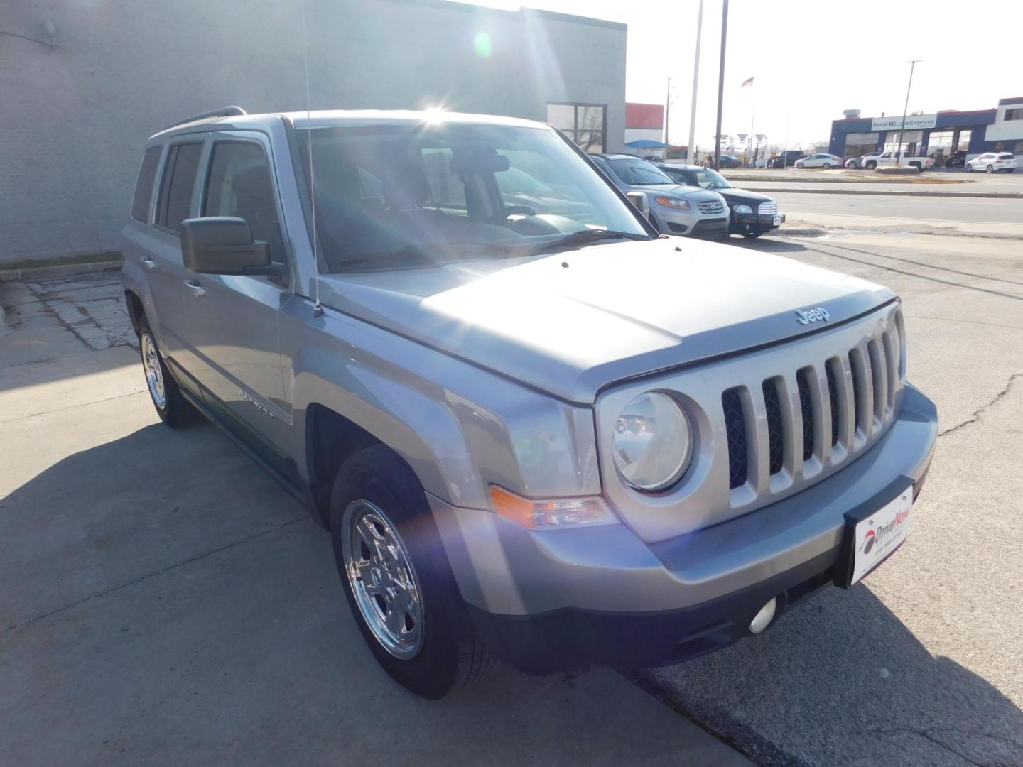 2014 SILVER Jeep Patriot Sport 2WD (1C4NJPBB5ED) with an 2.4L L4 DOHC 16V engine, located at 2121 Burlington St, North Kansas City, MO, 64116, (816) 556-0707, 39.144707, -94.581978 - Photo#8