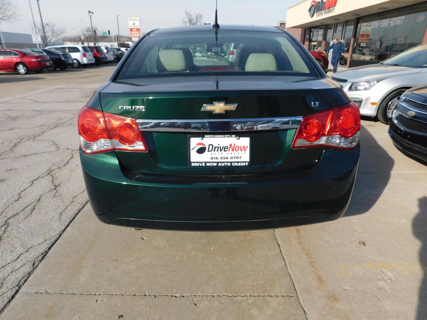 2014 GREEN Chevrolet Cruze 2LT Auto (1G1PE5SB2E7) with an 1.4L L4 DOHC 16V TURBO engine, 6-Speed Automatic transmission, located at 2121 Burlington St, North Kansas City, MO, 64116, (816) 556-0707, 39.144707, -94.581978 - Photo#7