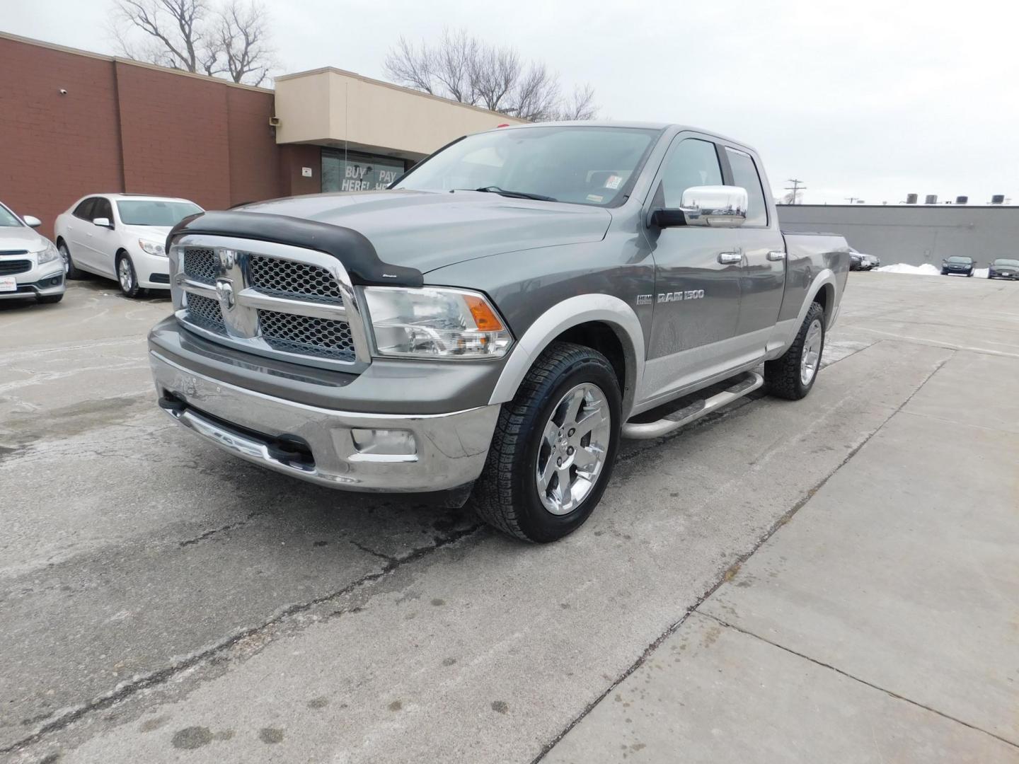 2012 GRAY Dodge Ram 1500 Laramie Quad Cab 4WD (1C6RD7JT9CS) with an 5.7L V8 OHV 16V engine, 6-Speed Automatic transmission, located at 2121 Burlington St, North Kansas City, MO, 64116, (816) 556-0707, 39.144707, -94.581978 - Photo#0