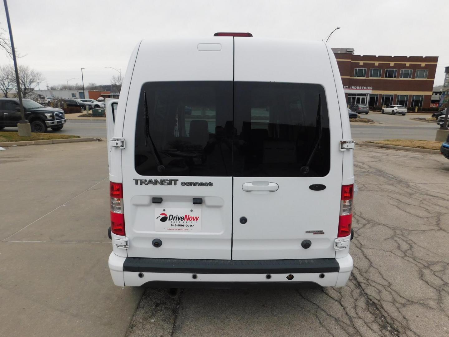 2012 WHITE Ford Transit Connect XLT Wagon (NM0KS9BN2CT) with an 2.0L L4 DOHC 16V engine, 4-Speed Automatic transmission, located at 2121 Burlington St, North Kansas City, MO, 64116, (816) 556-0707, 39.144707, -94.581978 - Photo#7