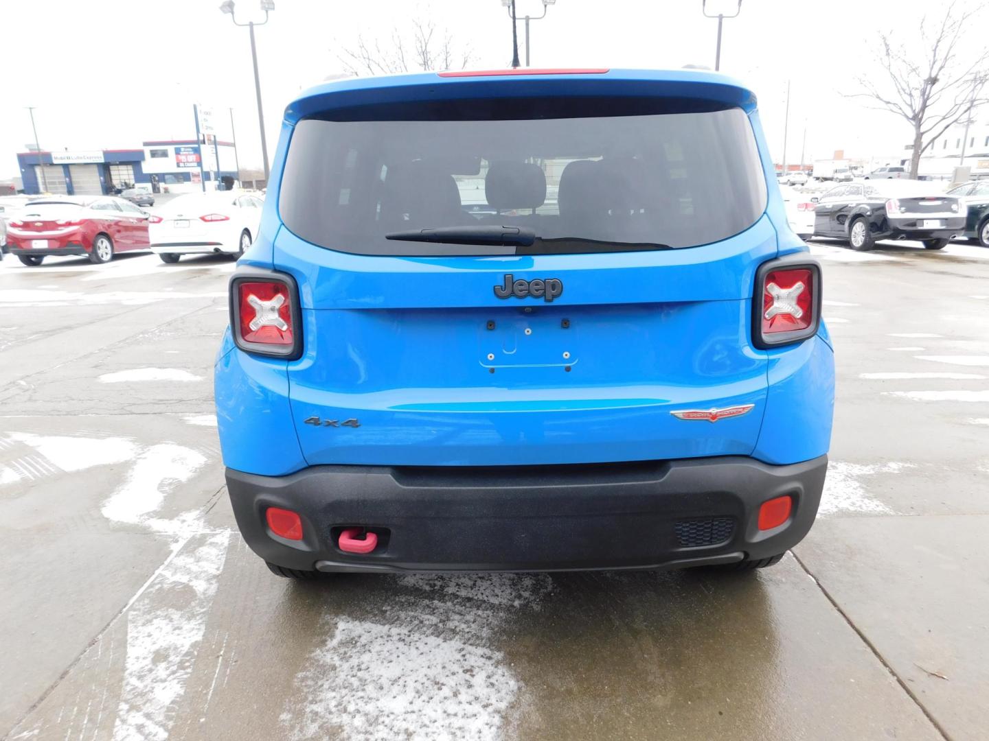 2015 BLUE Jeep Renegade Trailhawk (ZACCJBCT4FP) with an 2.4L L4 engine, 9-Speed Automatic transmission, located at 2121 Burlington St, North Kansas City, MO, 64116, (816) 556-0707, 39.144707, -94.581978 - Photo#8